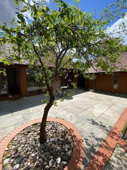 The Retreat, A Relaxing Getaway For Couples Apartamento Hambrook Exterior foto
